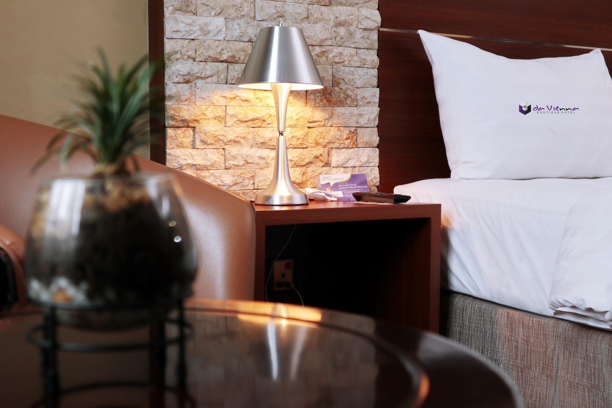 Da Vienna Boutique Hotel Batam Exterior photo