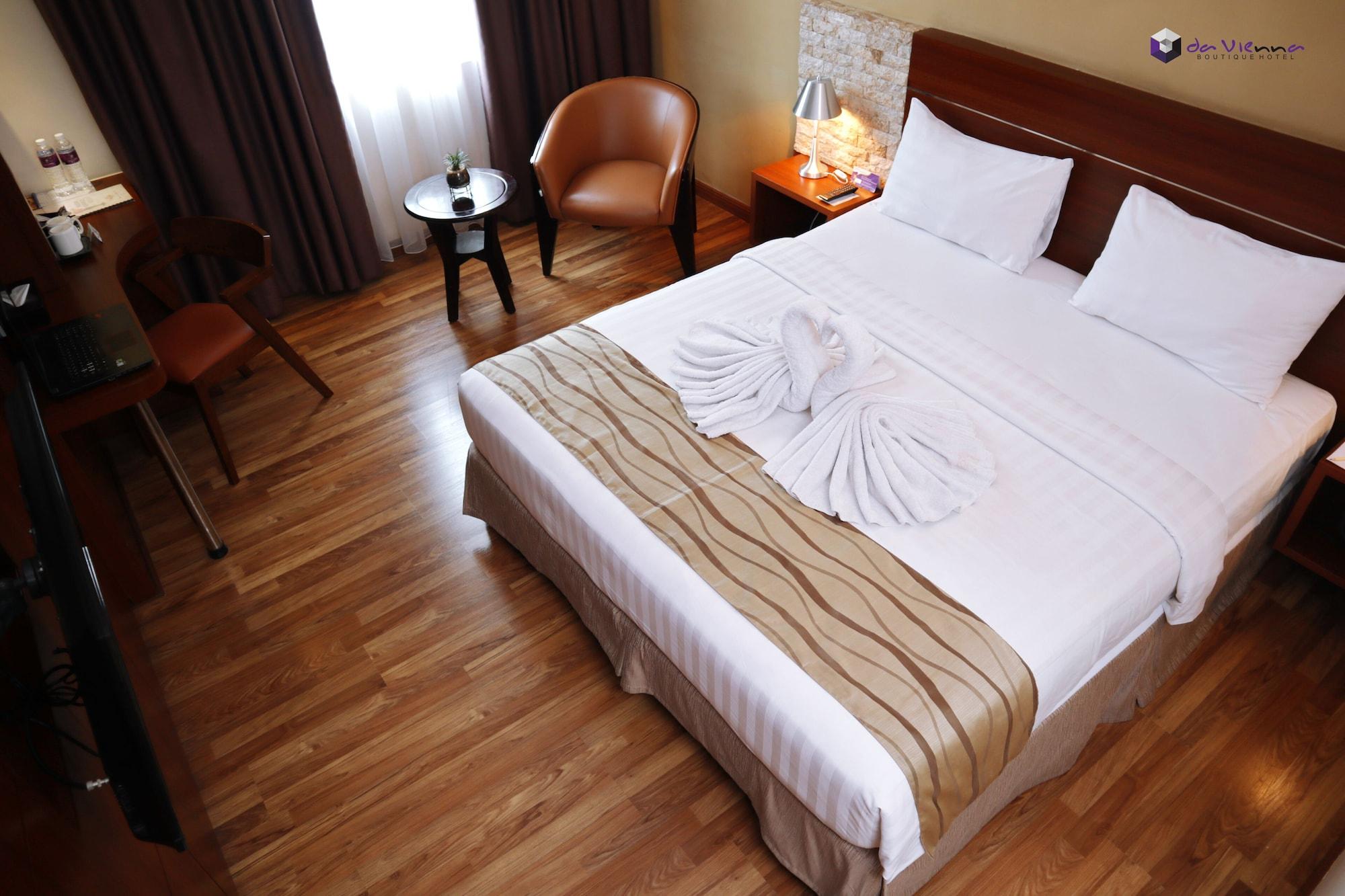 Da Vienna Boutique Hotel Batam Exterior photo